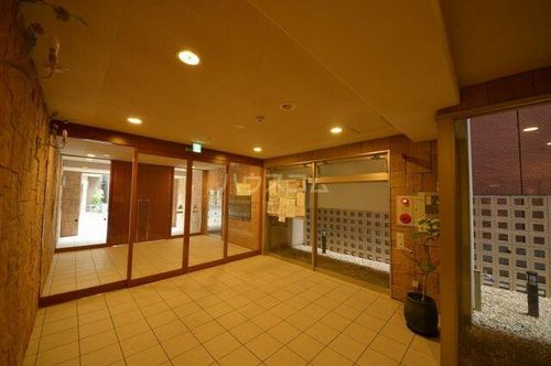 コンフォート大阪天満宮の玄関