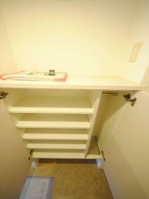 セレニテ新大阪弐番館の玄関