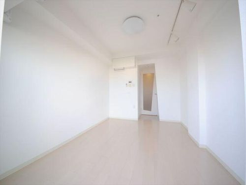 セレニテ新大阪弐番館の居間