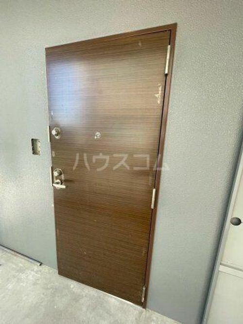 セレニテ江坂エクラの玄関
