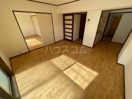 大阪府吹田市五月が丘南(マンション)の賃貸物件の居間