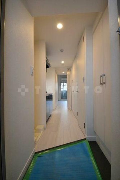 ファステート江坂ランウェイの玄関