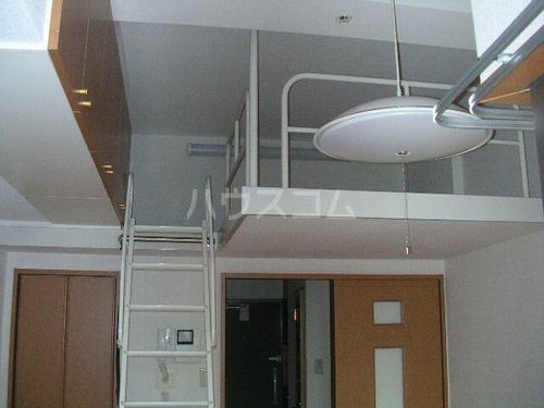 エステムコート新大阪Ⅲステーションプラザの居間