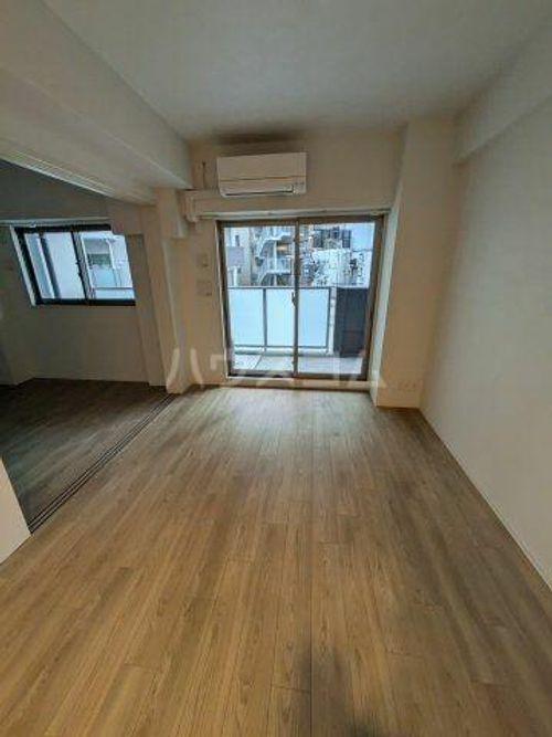 アーバネックス梅田中崎町IIの居間