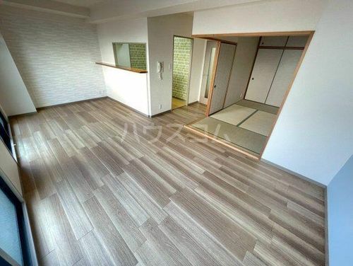 大阪府吹田市春日1丁目(マンション)の賃貸物件の居間