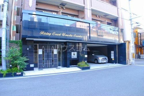 ライジングコート梅田サンライズの玄関