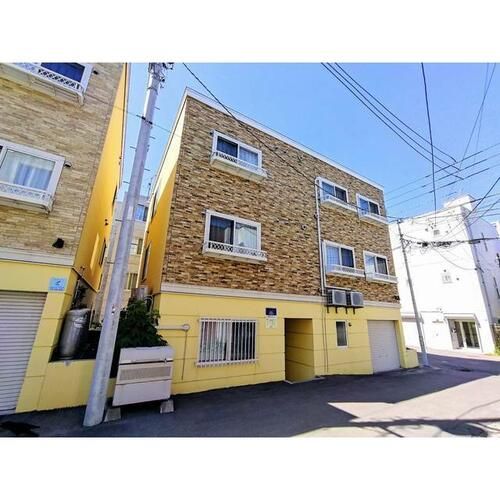 Aフラット学園前の外観