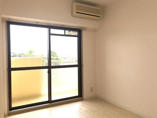 クレール加茂の居間