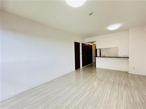 キャッスルコート飾磨弐番館803の居間