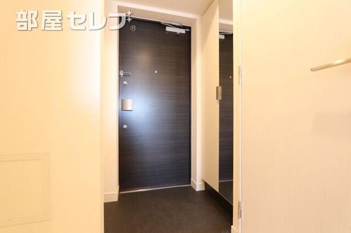 プレサンス THE MOTOYAMA1005の玄関