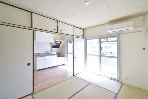 UR醍醐石田0260504の居間