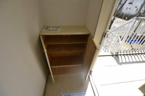 大阪府富田林市藤沢台4丁目(アパート)の賃貸物件の玄関