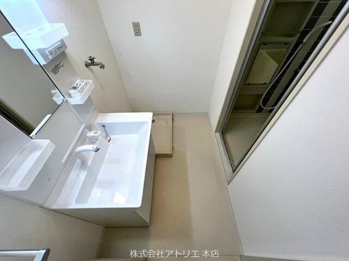 シロハイヌ吉田の内装