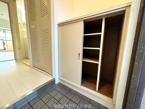 シロハイヌ吉田の内装