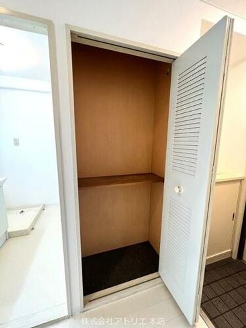 シロハイヌ吉田の内装