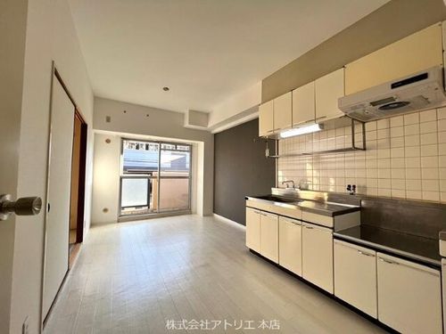 シロハイヌ吉田の居間