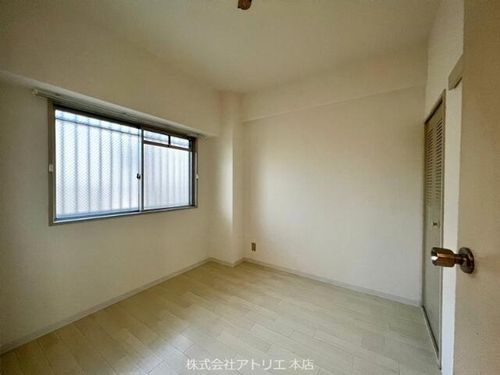 シロハイヌ吉田の内装