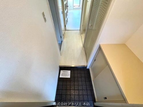 シロハイヌ吉田の玄関