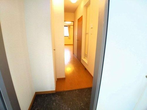 レオパレスプリムローズの玄関