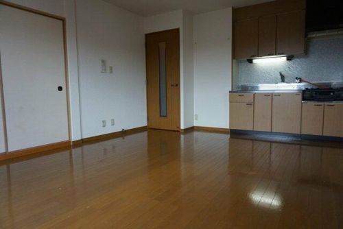 ティアラ中牟田101の居間