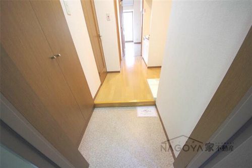プロビデンス東新町の玄関