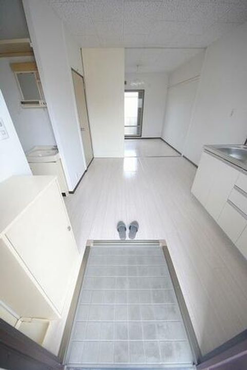 サンハイツ岩倉B棟の玄関