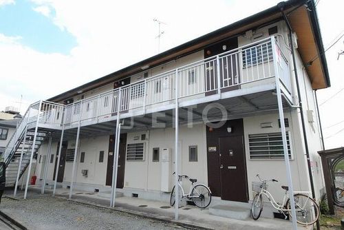 サンハイツ岩倉B棟の玄関