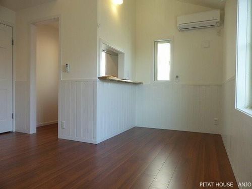 プリマグランデ安城 弐番館105の居間