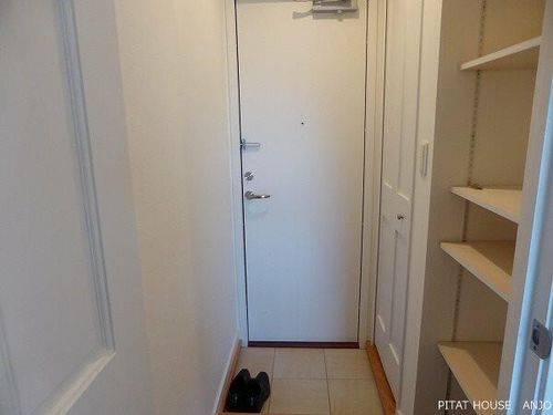 プリマグランデ安城 弐番館105の玄関