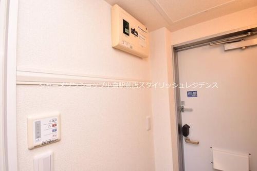 レオパレスKAZUの玄関