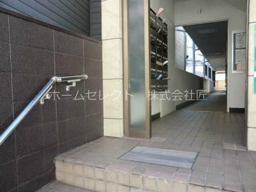 メゾンビトロ2の玄関