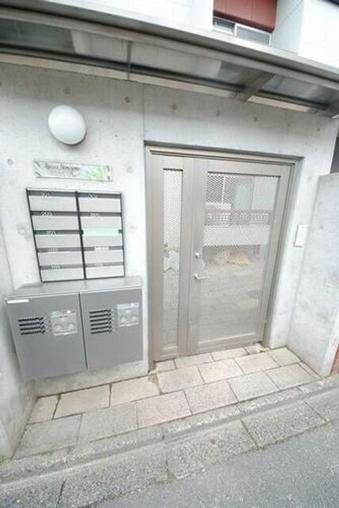 リヴィエラ下鴨の玄関
