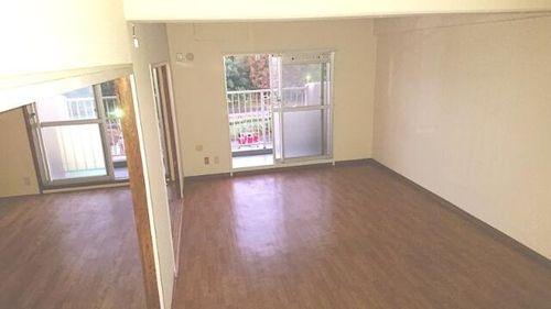 ホワイトキャッスル南ケ丘B-606の居間