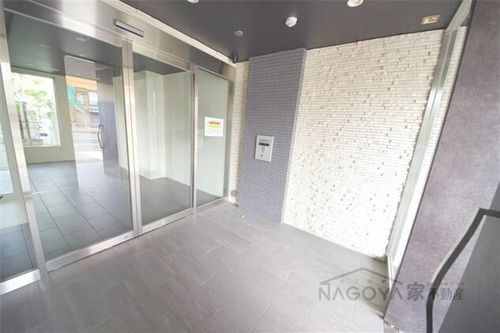 ラクラーレ大曽根の玄関