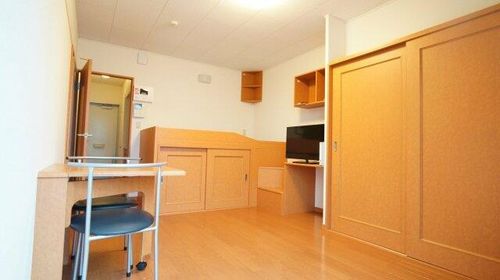 レオパレスレインボー松ヶ丘の居間