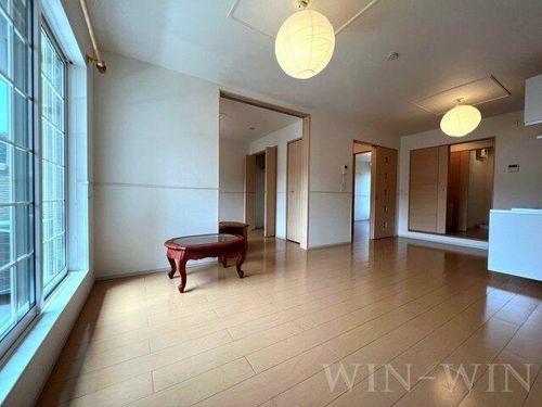 ユトリロ緑ヶ丘 2 Bの居間