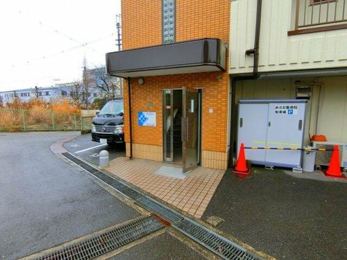 シャトー原山台の玄関