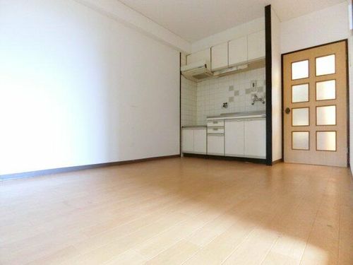 シャトー原山台の居間