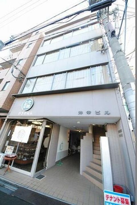 伸幸ビルの外観