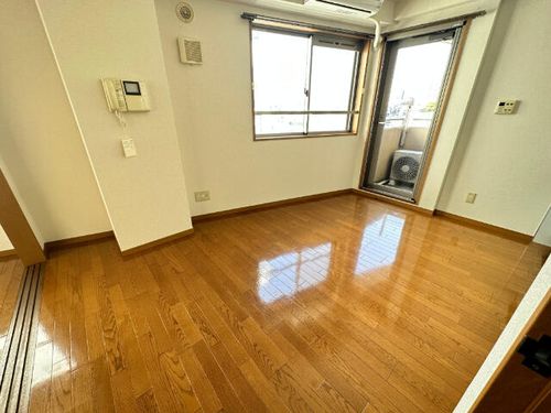 ハイリスベーネ池下F-3の居間