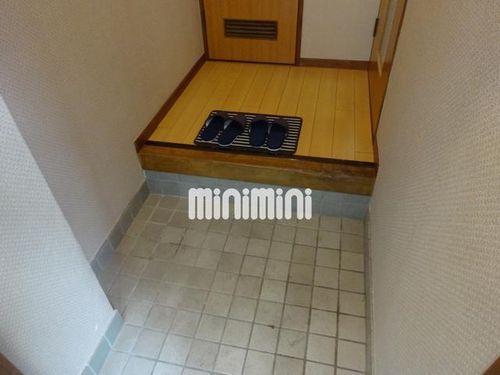 メゾン藤の玄関