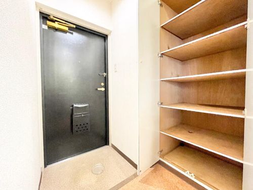 ルイシャトレ元八事の玄関