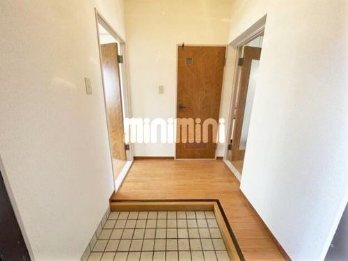 牛立曽七ハオスの玄関