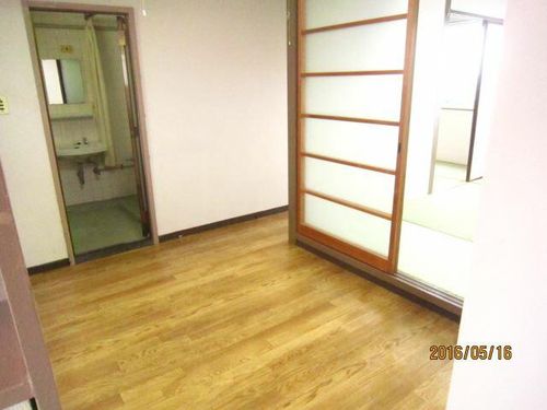 グランディーズ呼続の居間