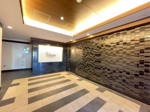 プレサンス桜通ザ・タイムズの玄関