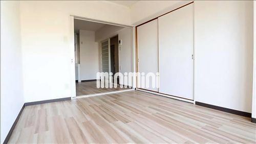 ロイヤルハイツ日和の居間