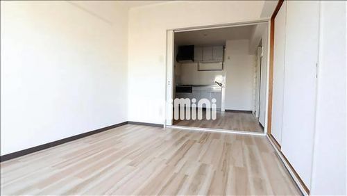 ロイヤルハイツ日和の居間