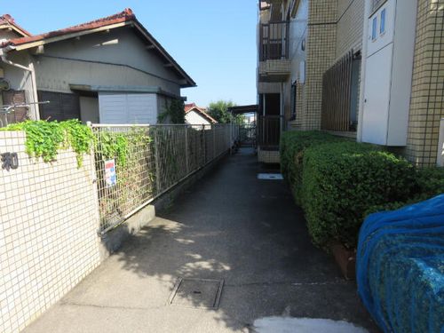 ロイヤルハイツ日和の玄関