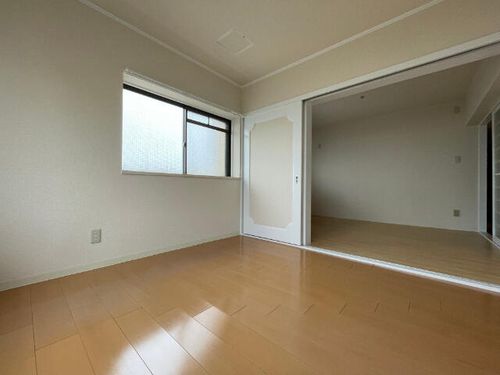 ロイヤルハイツ日和の居間