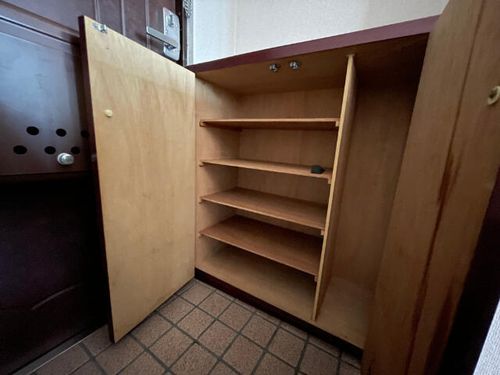 ロイヤルハイツ日和の玄関